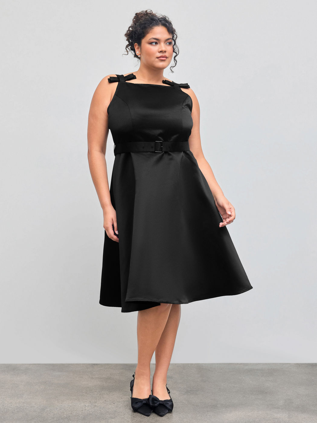 Abito midi con scollo a barca e fiocco con cintura Curve & Plus