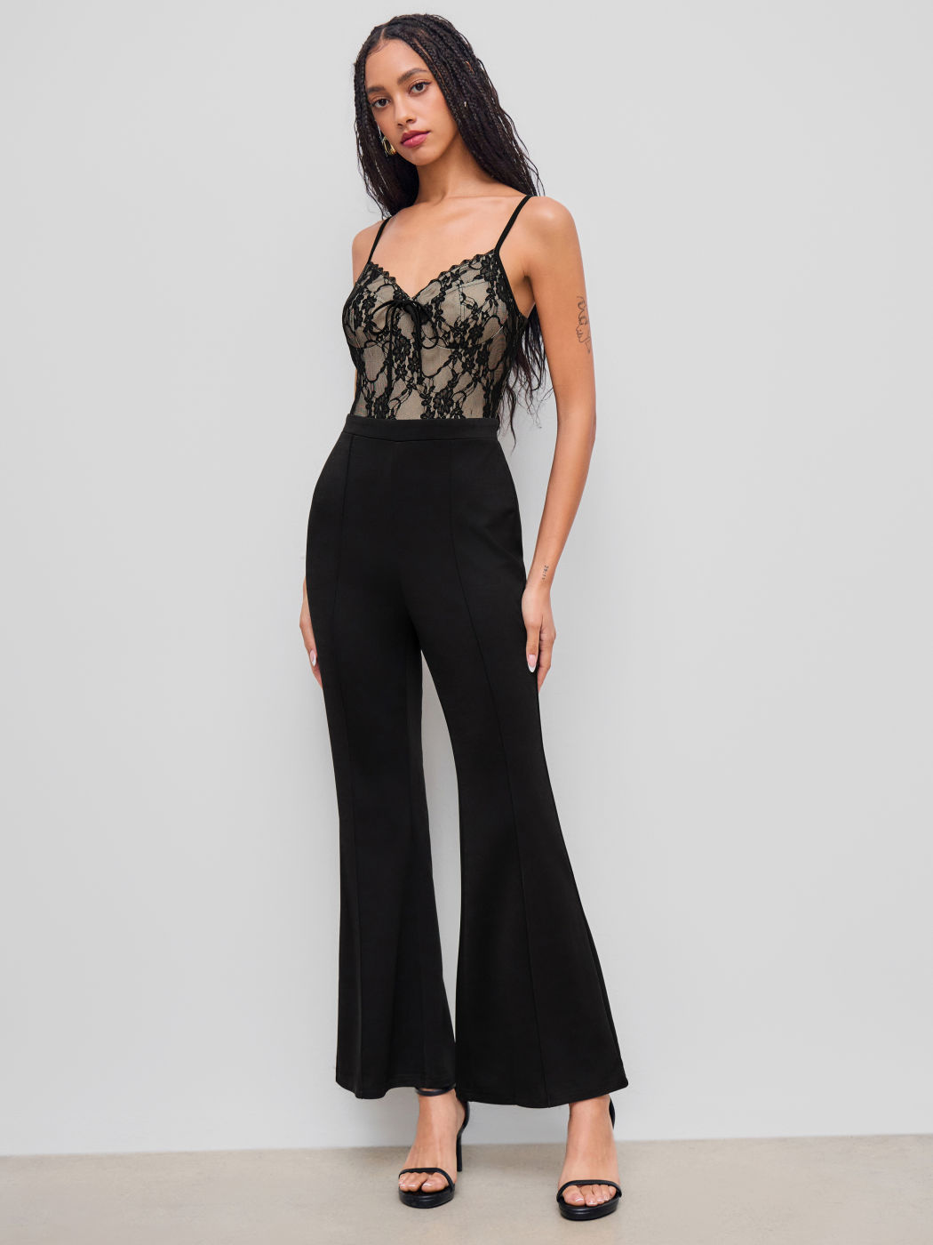Spitzen V-Ausschnitt Flared Overall