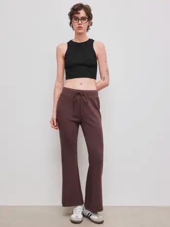 Pantaloni svasati a vita bassa con coulisse