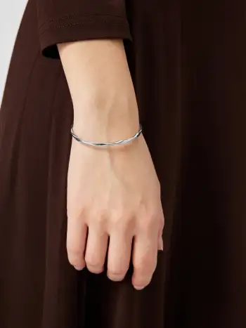 Cable Knit V-neck Solid Contrasting Binding Long Sleeve Top