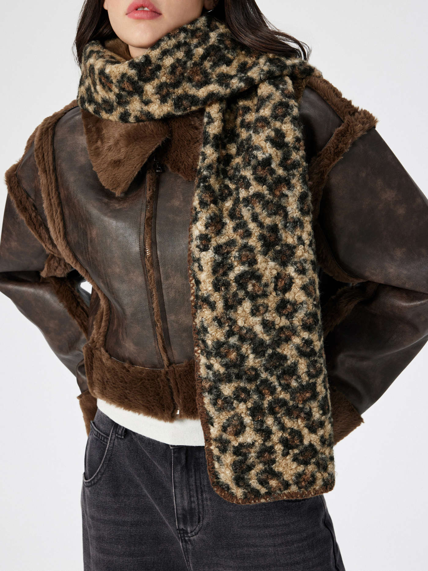 LEOPARD PRINT FUZZY SCARF