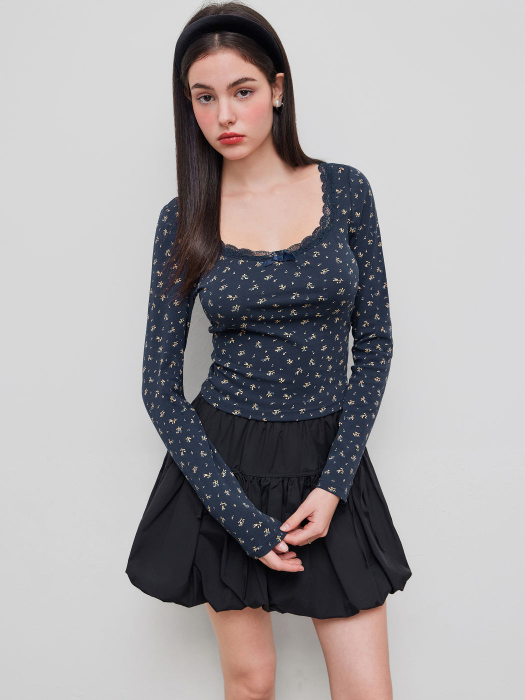 Cotton-blend U-neckline Ditsy Floral Lace Trim Cropped Top