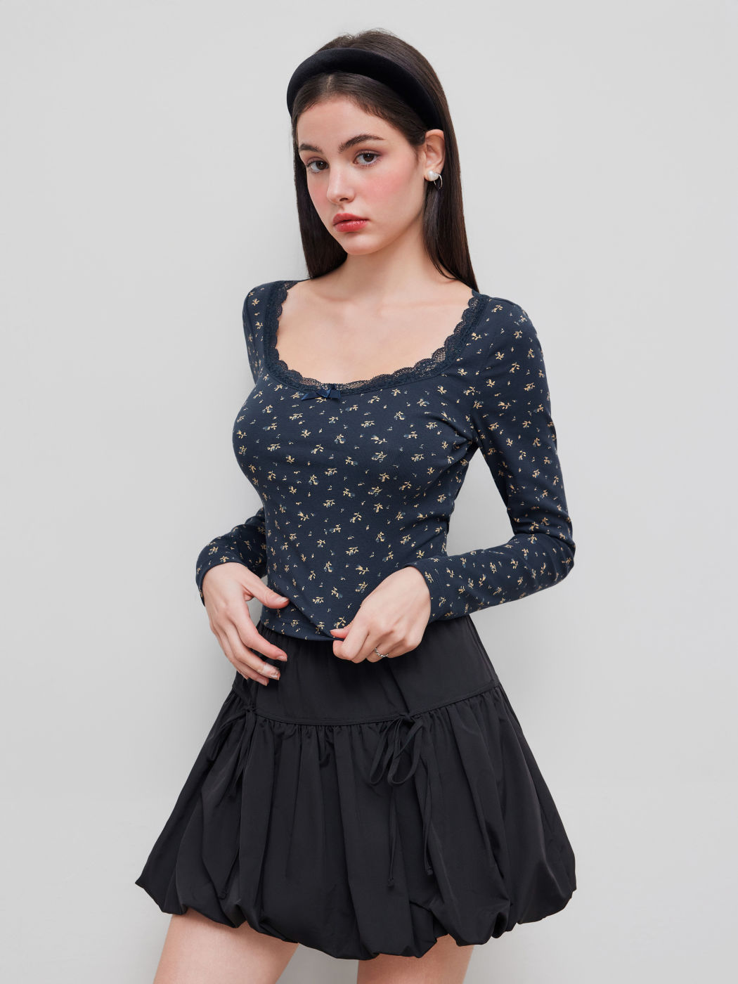 Cotton-blend U-neckline Ditsy Floral Lace Trim Cropped Top