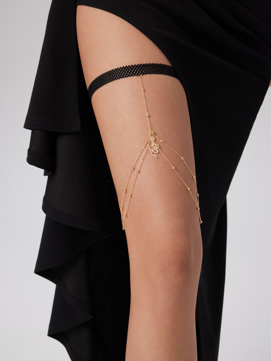 SNAKE DESIGN MULTI-LAYERED THIGH CHAIN