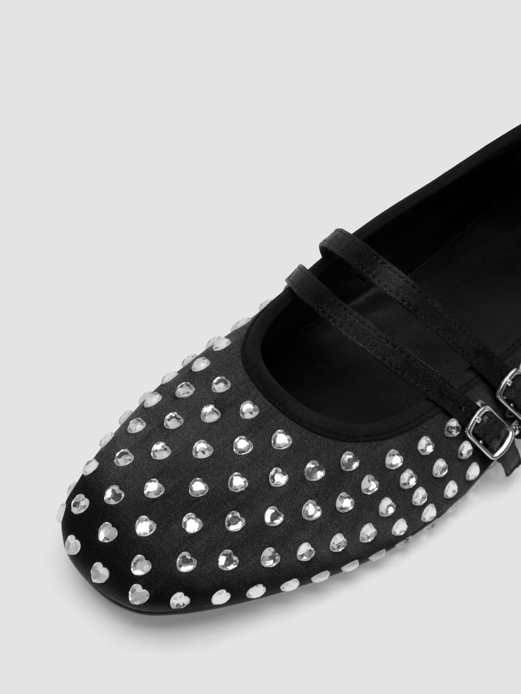 Herzförmige Strass-Doppelriemen-Satin-Ballerinas
