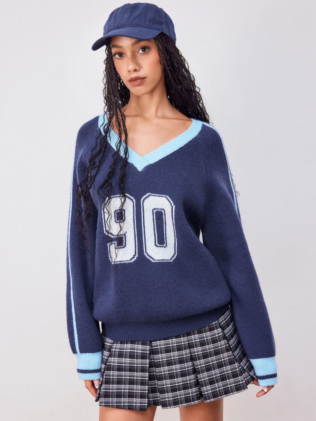 90 Knit V-neck Graphic Contrasting Binding Top