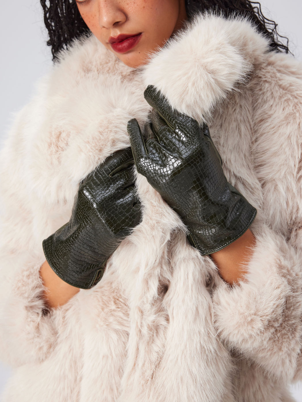 CROCODILE PATTERN FAUX LEATHER GLOVES