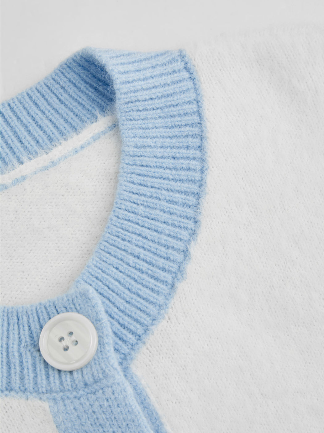 Knit Round Neckline Colorblock Button Cardigan