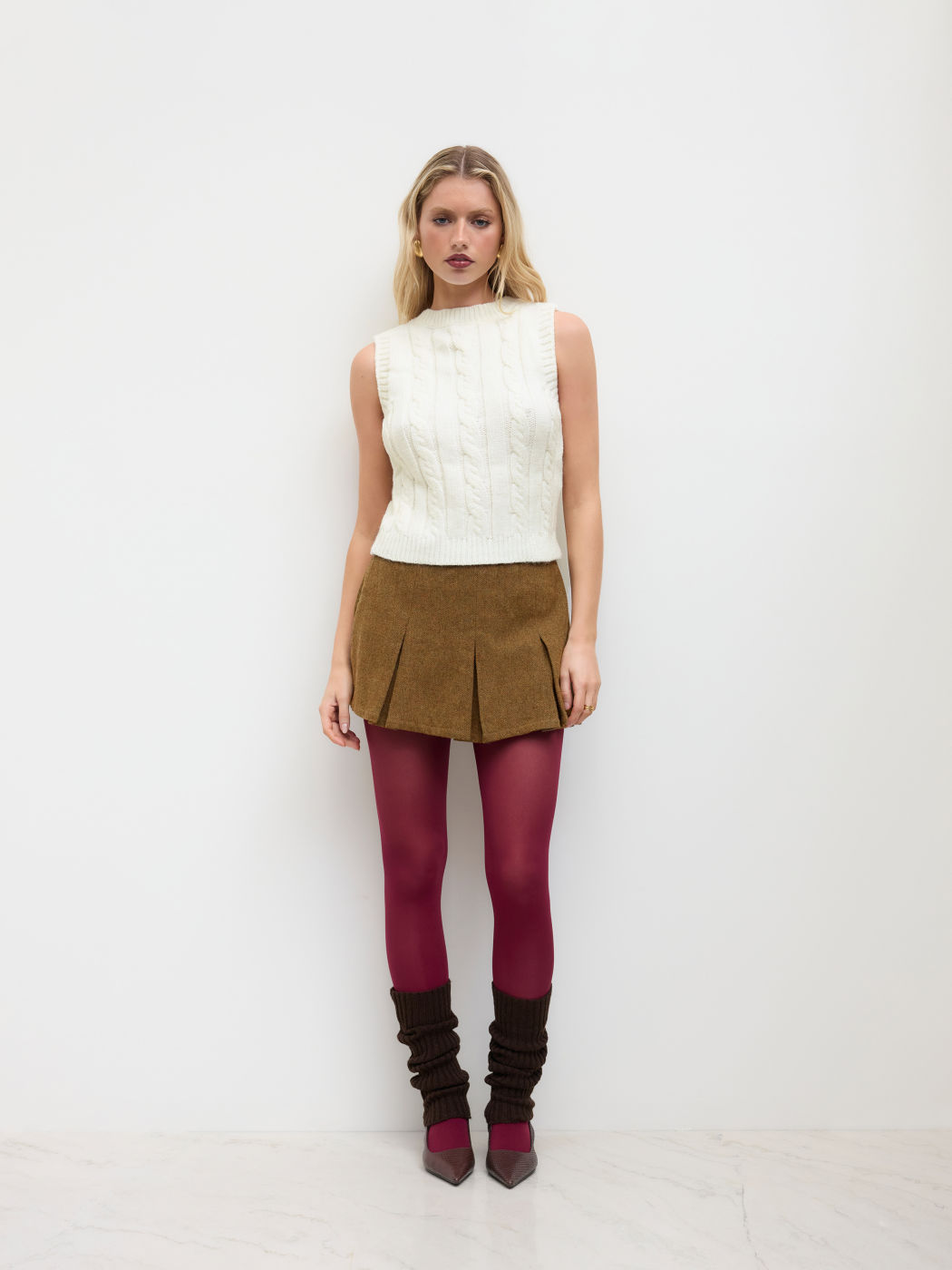 Cable Knit Round Neckline Solid Vest