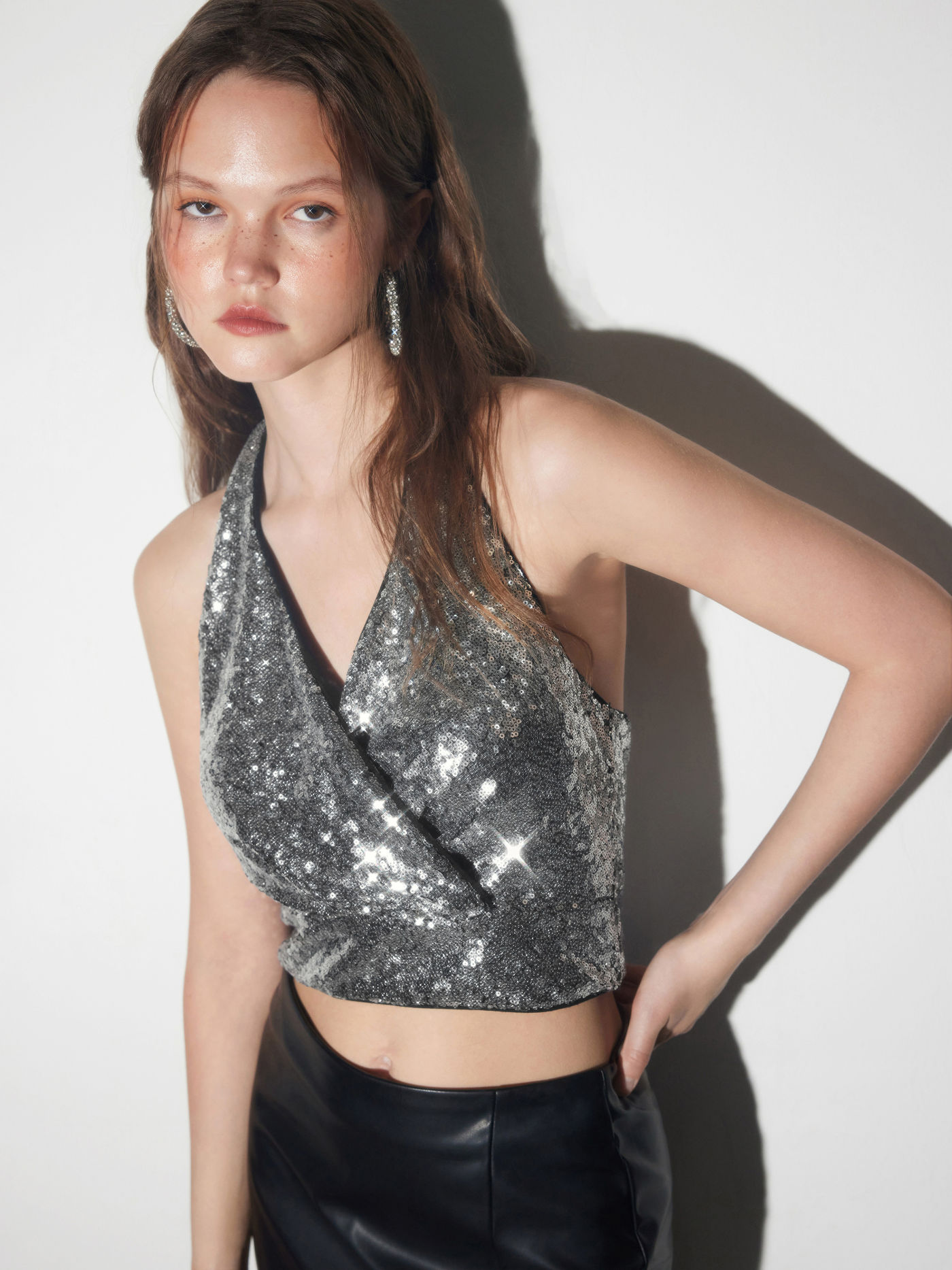 Sequined V-Ausschnitt Halter Crop Top