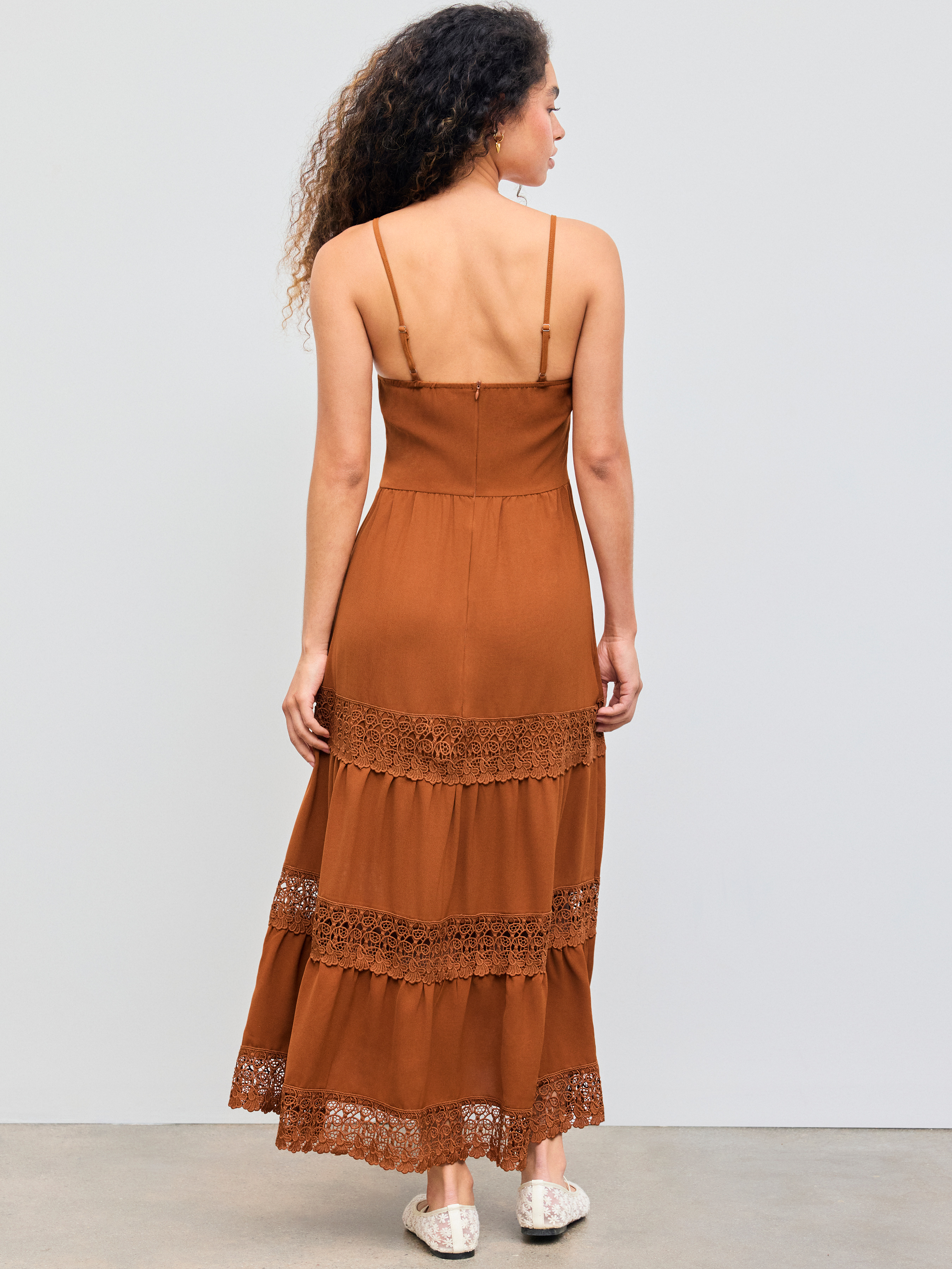 Isa Tiered Lace Cami Dress ブラウン Shipping in early October] Isa Tiered Lace Cami Dress