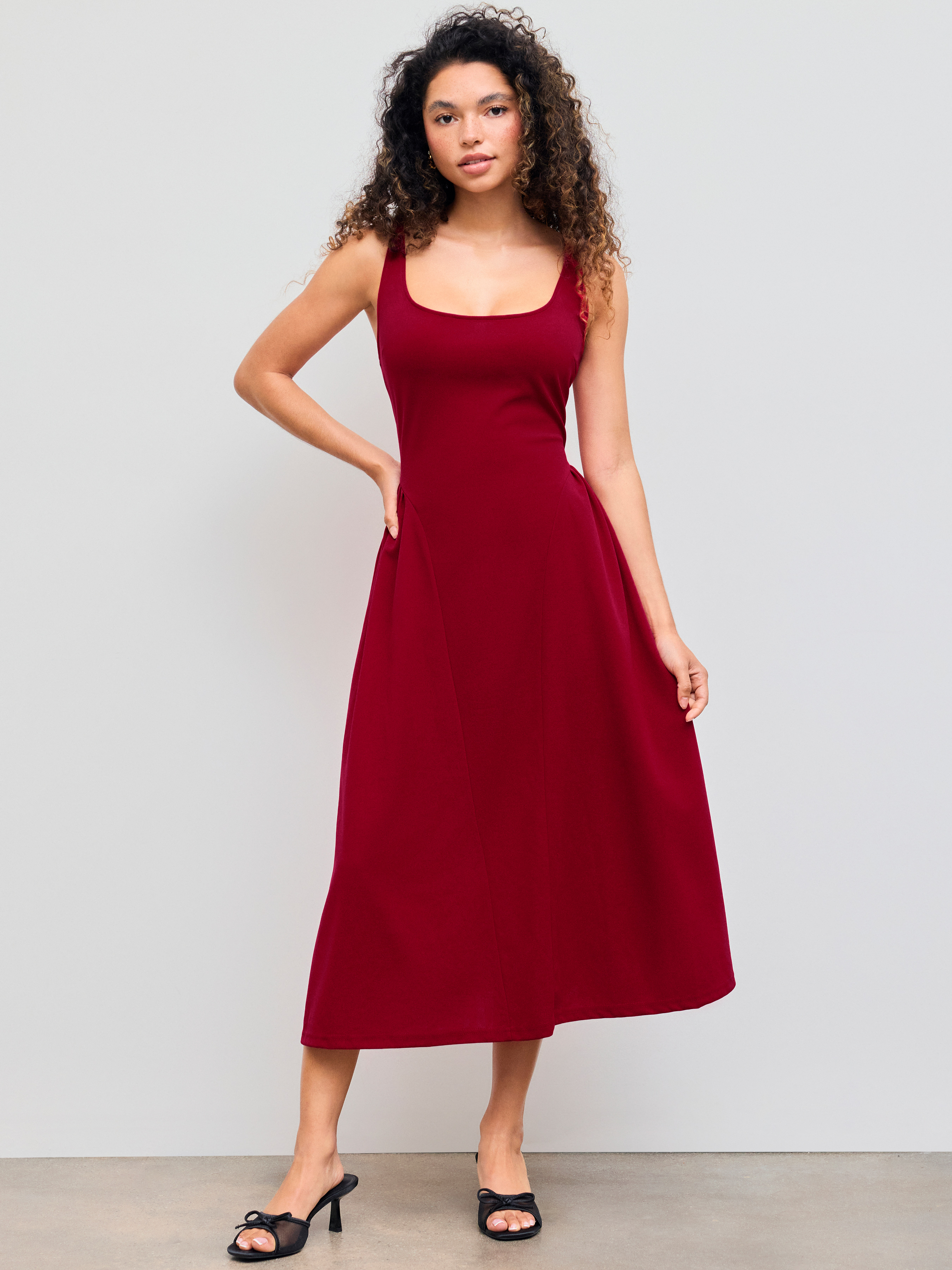 Robe mi-longues en tissu, col carré, couleur uni