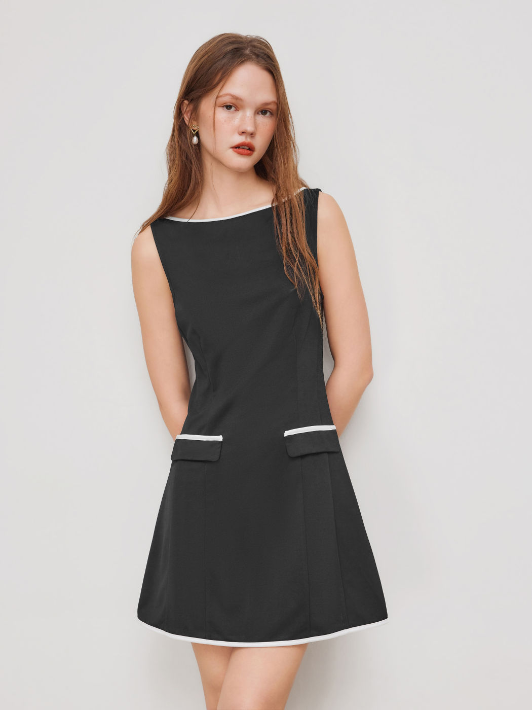 Round Neckline Contrasting Binding Mini Dress