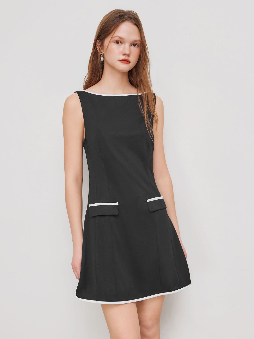 Round Neckline Contrasting Binding Mini Dress