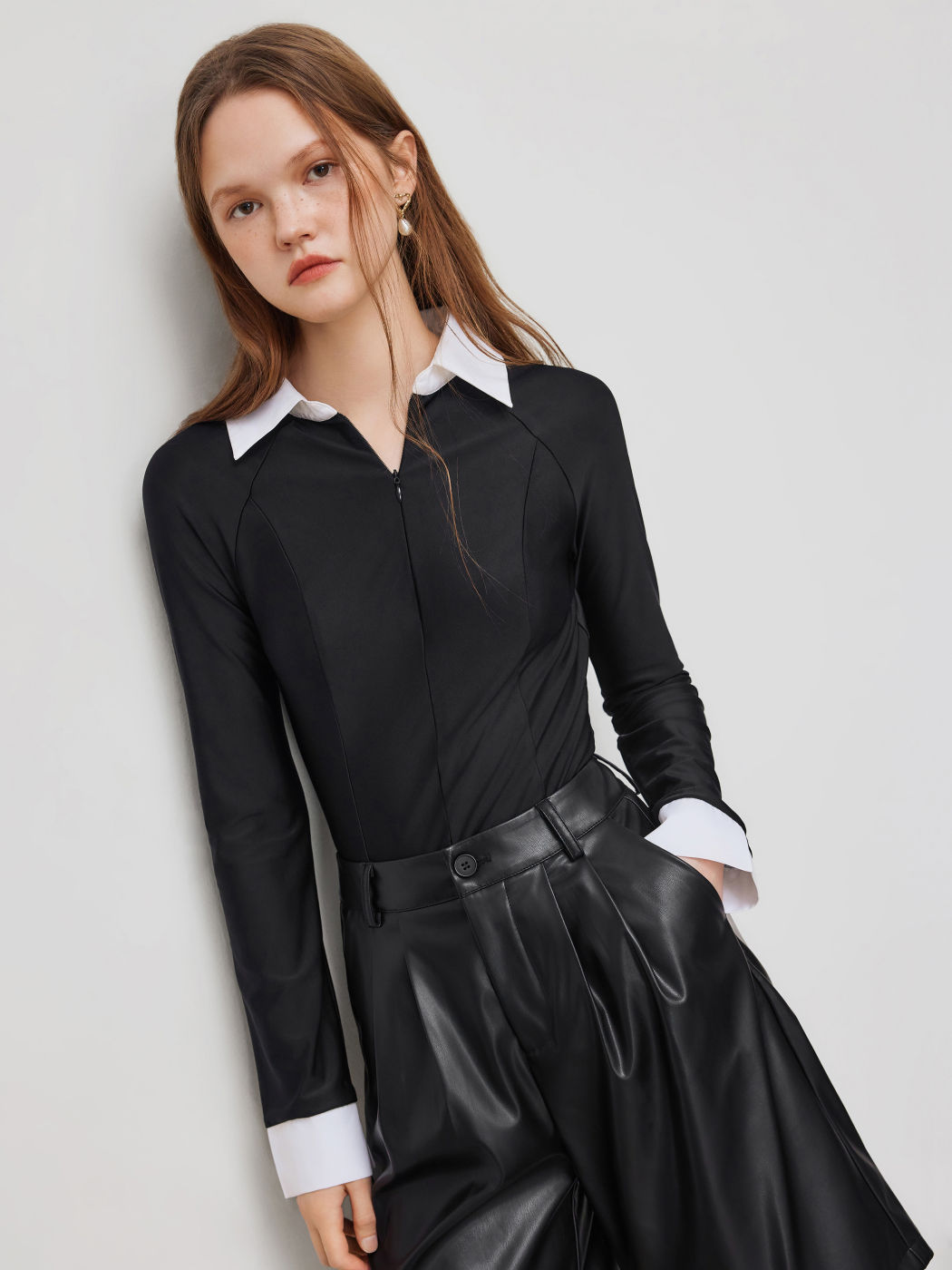 Body con colletto e mezza zip bicolore