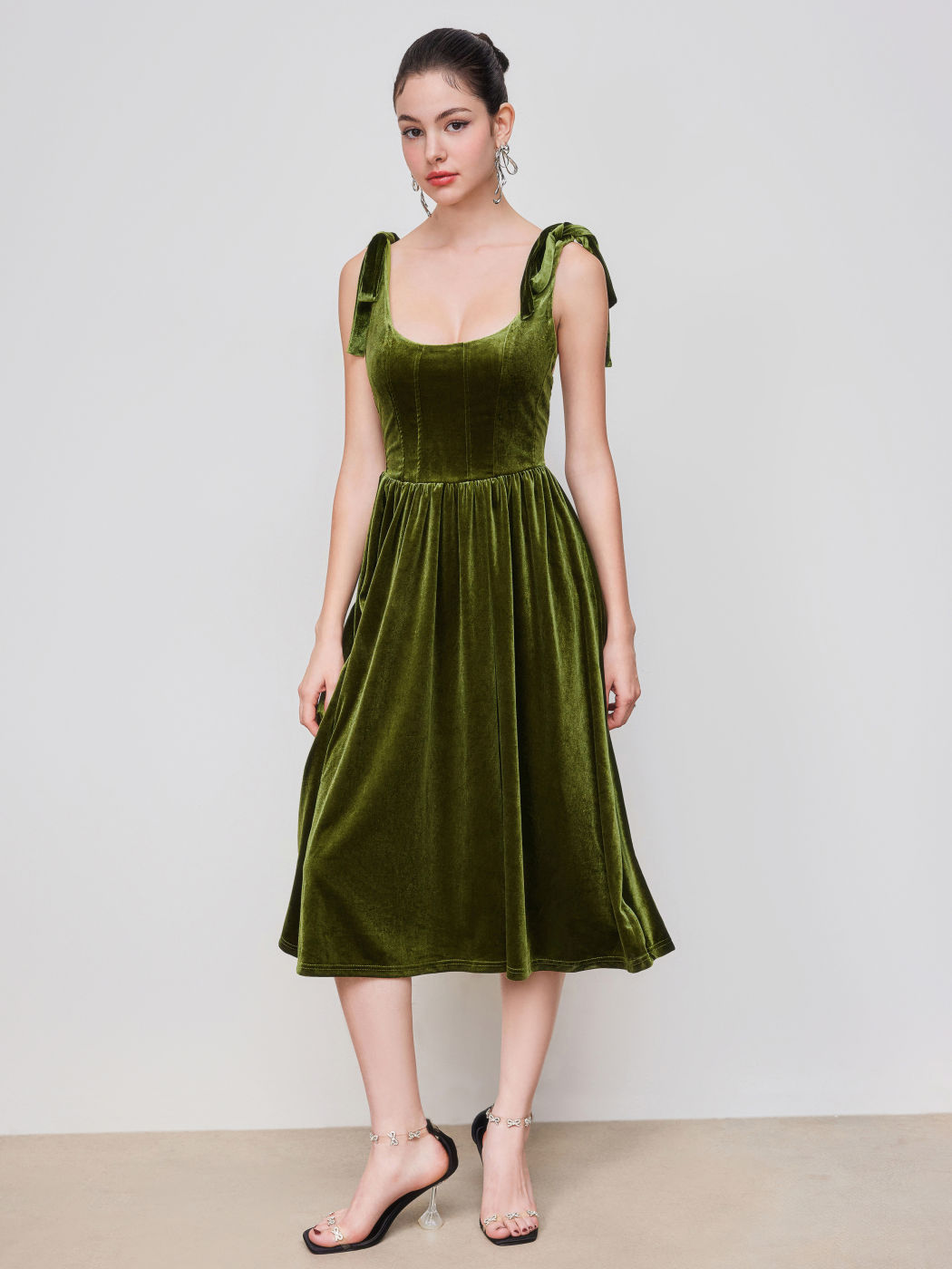 Velvet Scoop Neckline Solid Knotted Midi Dress