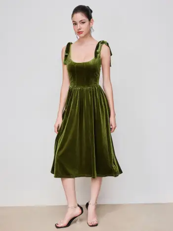 Midi dress in velluto con scollo a goccia e nodo solido