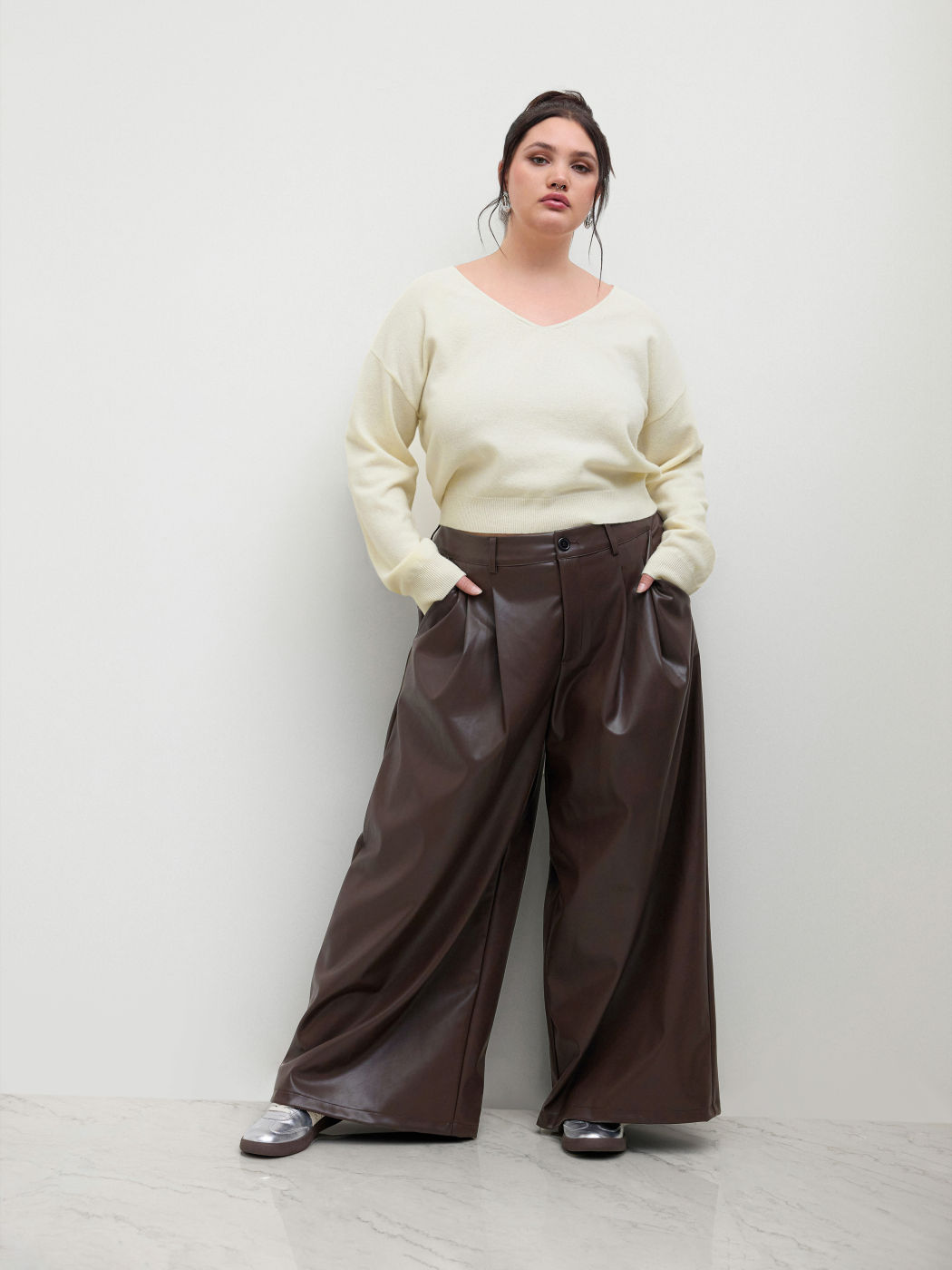 100% Wool V-neck Ruched Long Sleeve Top Curve & Plus