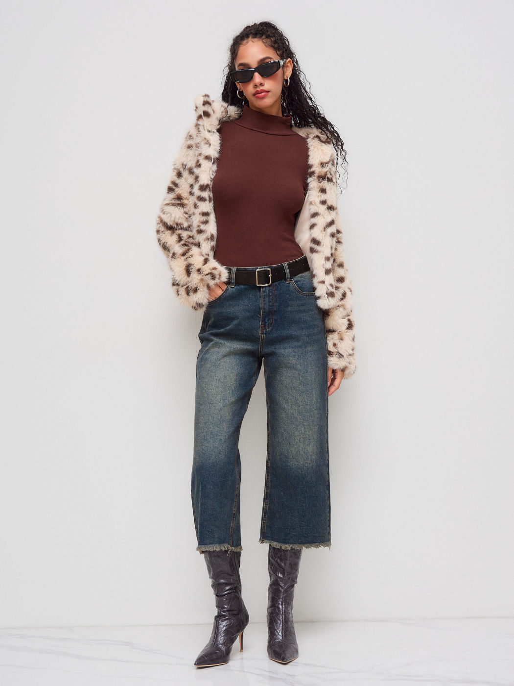 Stretch Denim Low Rise Raw Hem Straight Cropped Jeans