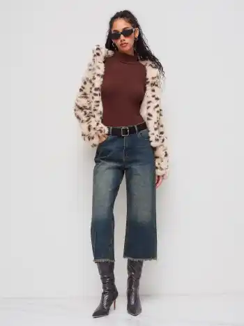 Stretch-Denim Low-Rise Jeans mit Rohrand und kurzer Länge