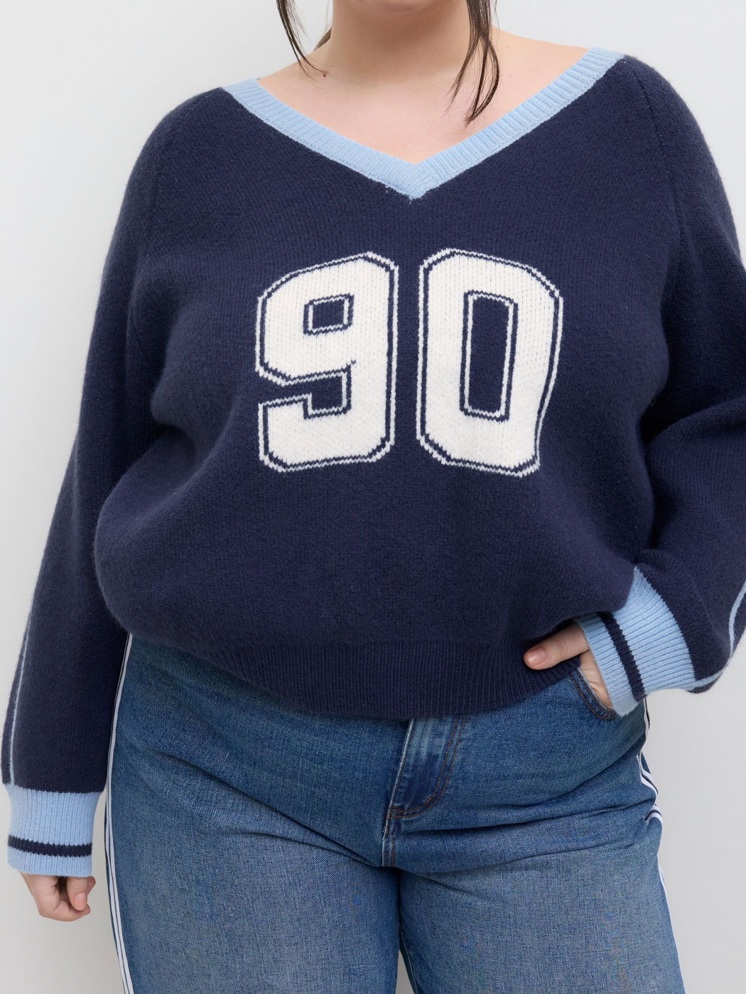 90 Knit V-neck Graphic Contrasting Binding Sweater Curve & Plus