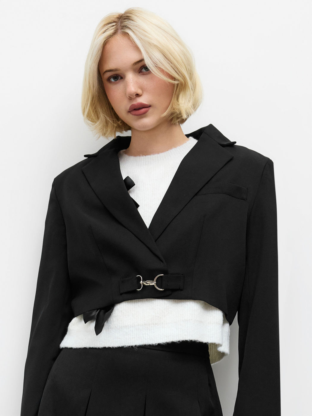 Solid Buckle Crop Blazer