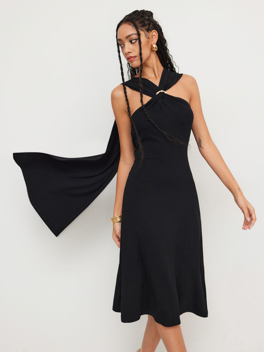 Asymmetrischer Ausschnitt Criss Cross Midikleid