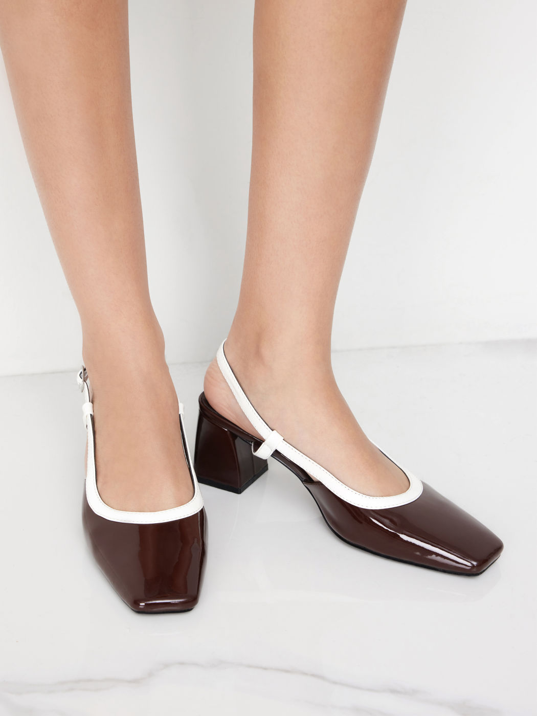 Zweifarbige Slingback-Chunky-Kunstleder-Absätze
