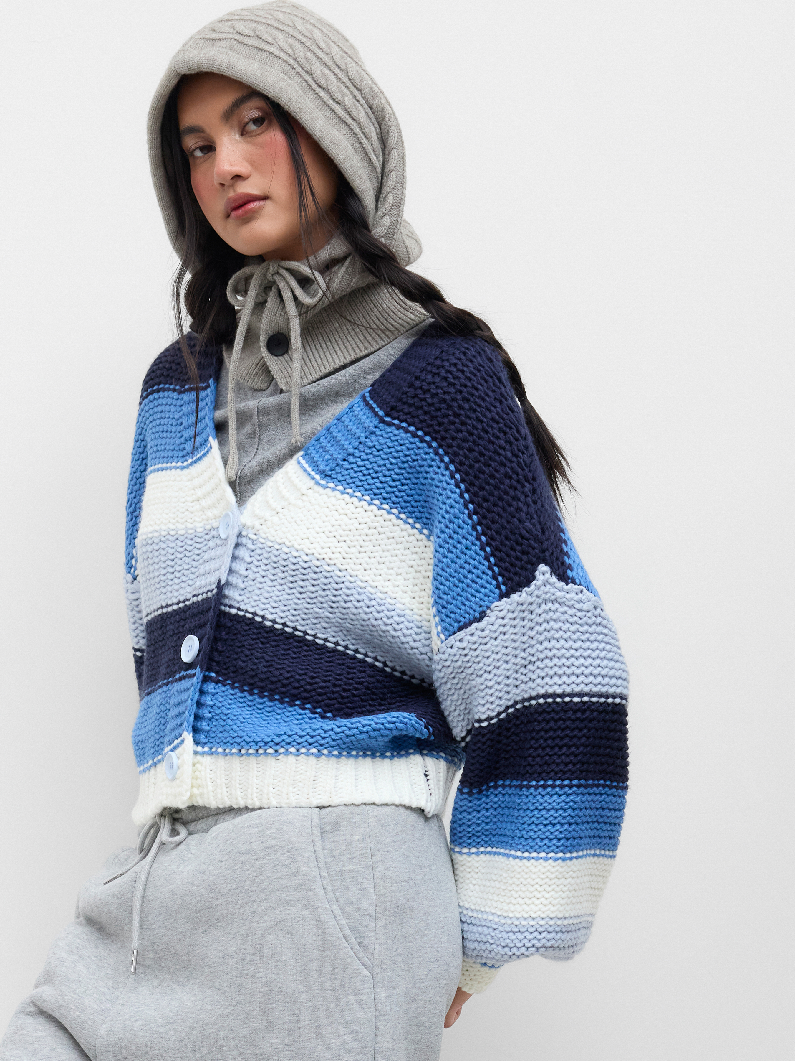 Knit Fabric Knit V-neck Striped Gradient Oversized Cardigan Knit Fabric Knit V-neck Striped Gradient Oversized Cardigan