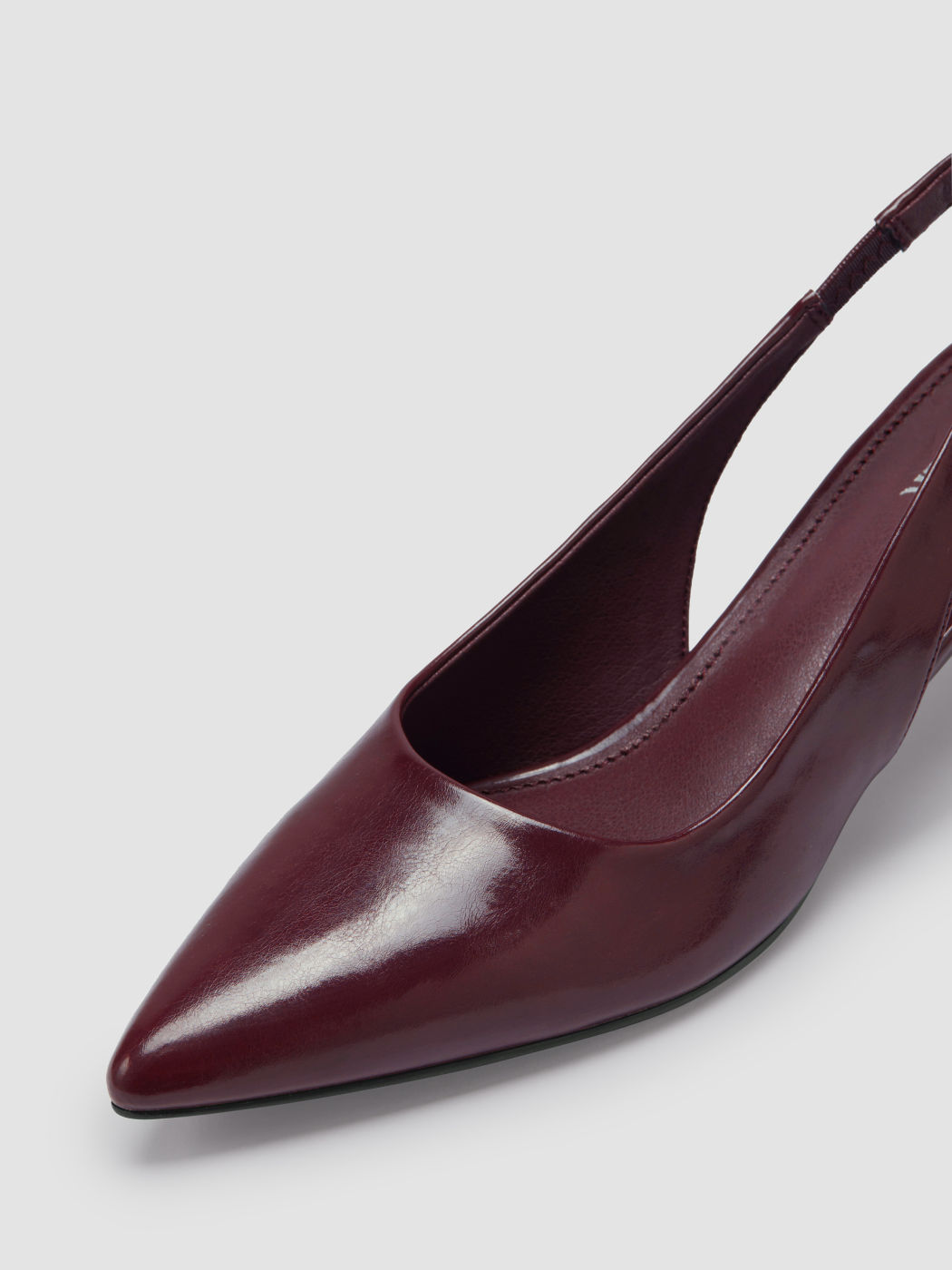 Metallic Slingback Kittenabsätze mit Spitzem Zeh