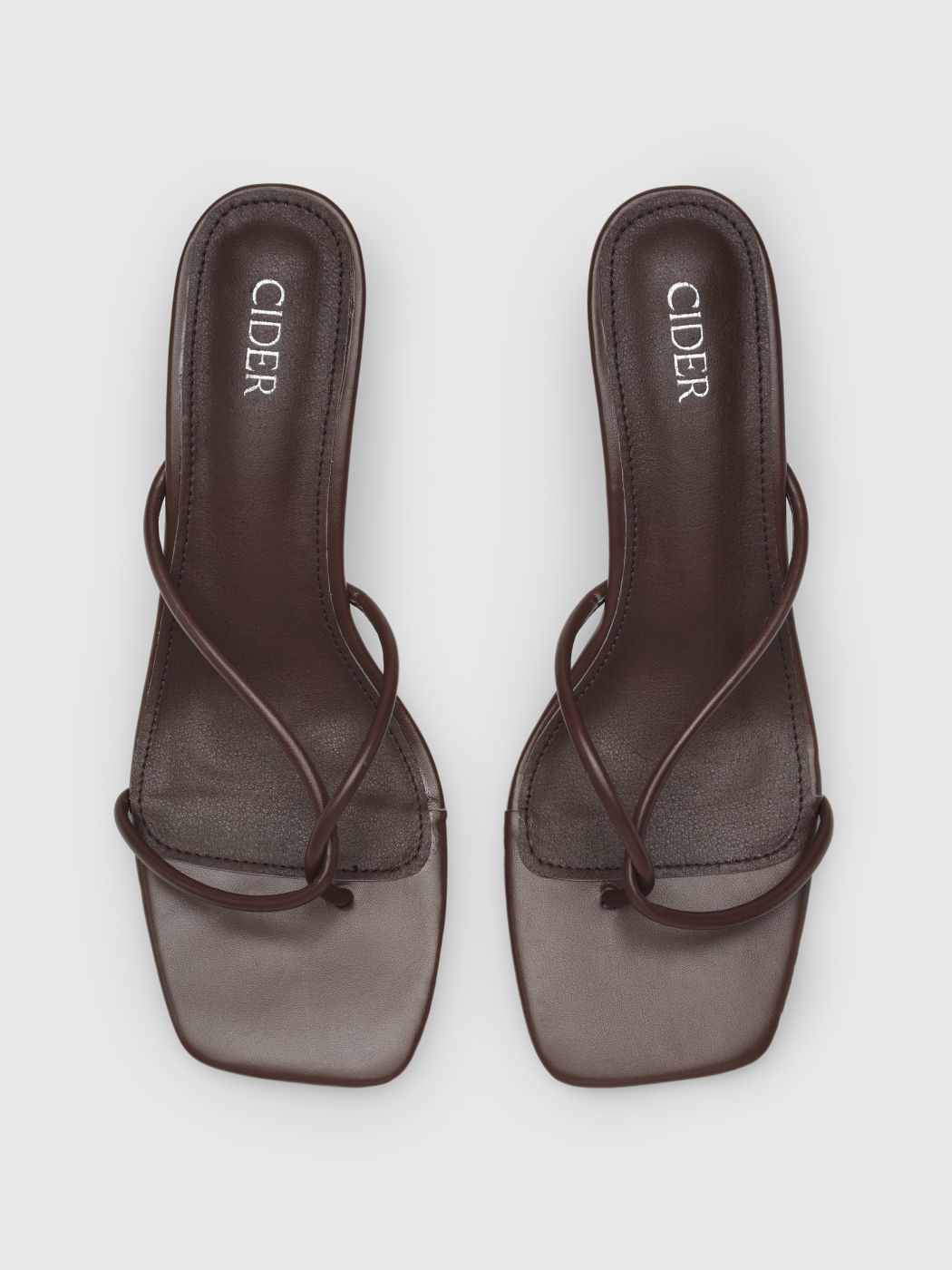Absatz-Sandalen im Flip-Flop Stil