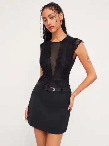 Spitzen Rundhals Solid Cut-Out Transparenter Body