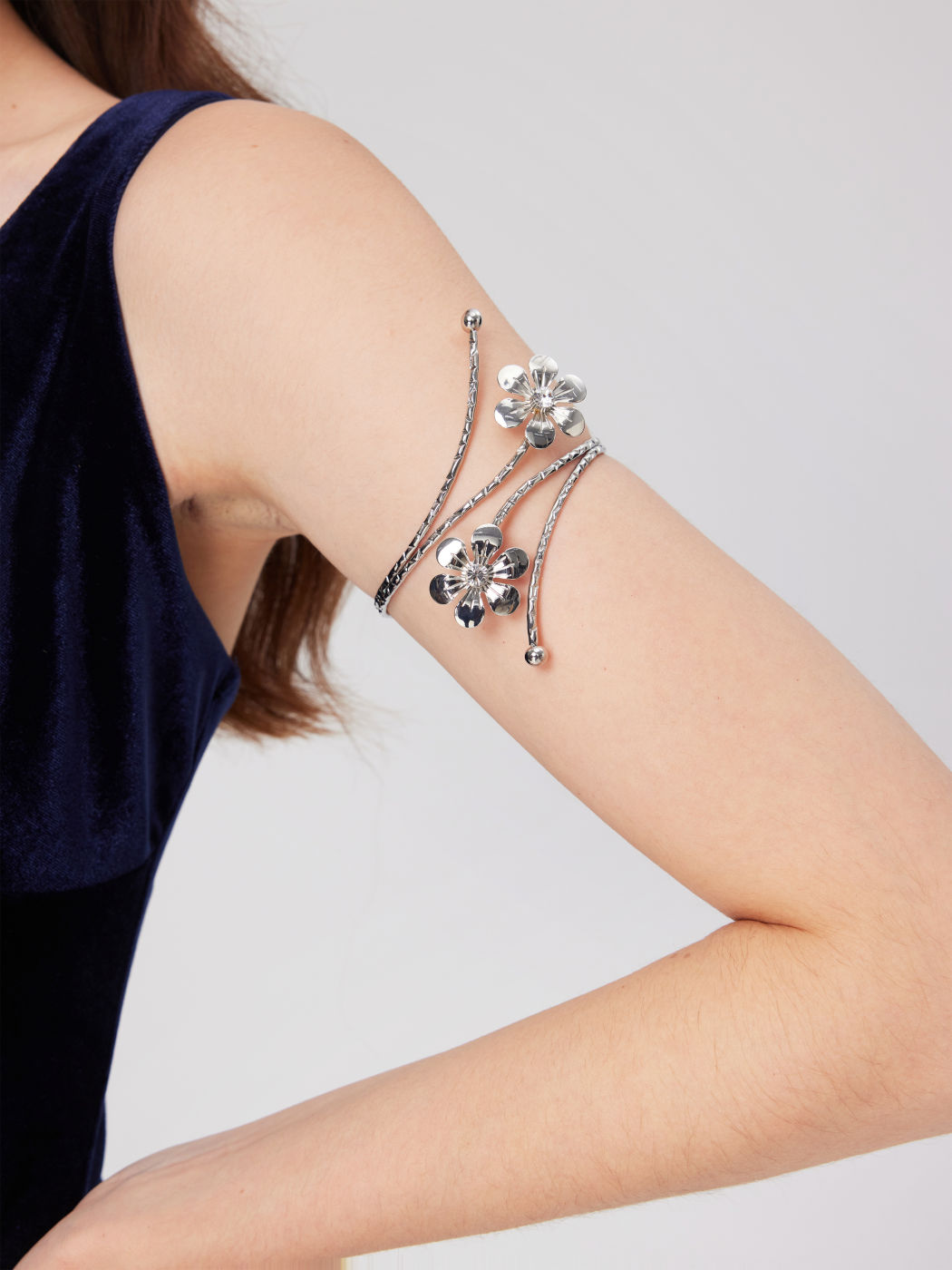 FLOWER & ZIRCON ARM CUFF 