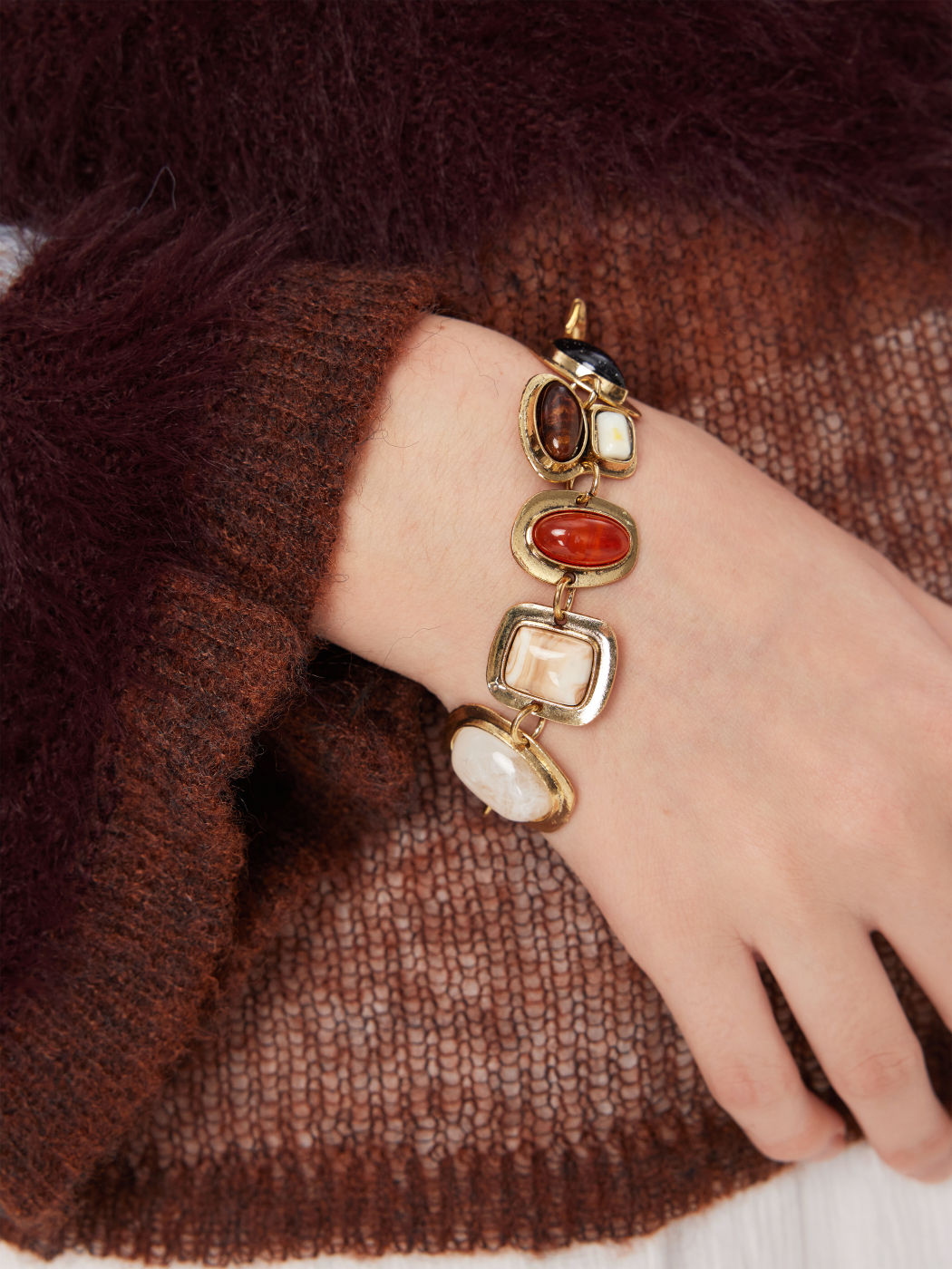 GEOMETRISCHE EDSTEINKETTENARMBAENDER