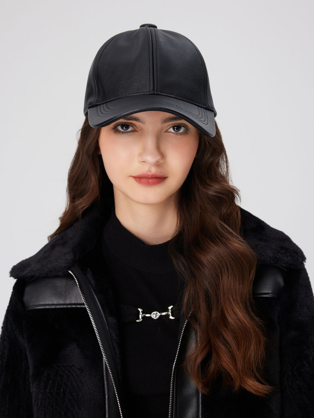 SOLID FAUX LEATHER BASEBALL CAP