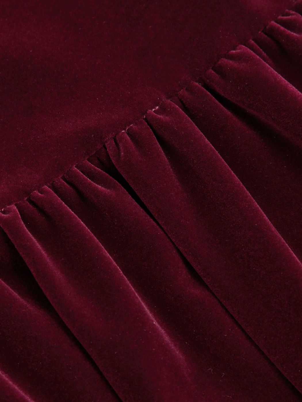 Vestido Mini de Encaje con Cuello Mandarín y Faldón Burbuja de Terciopelo