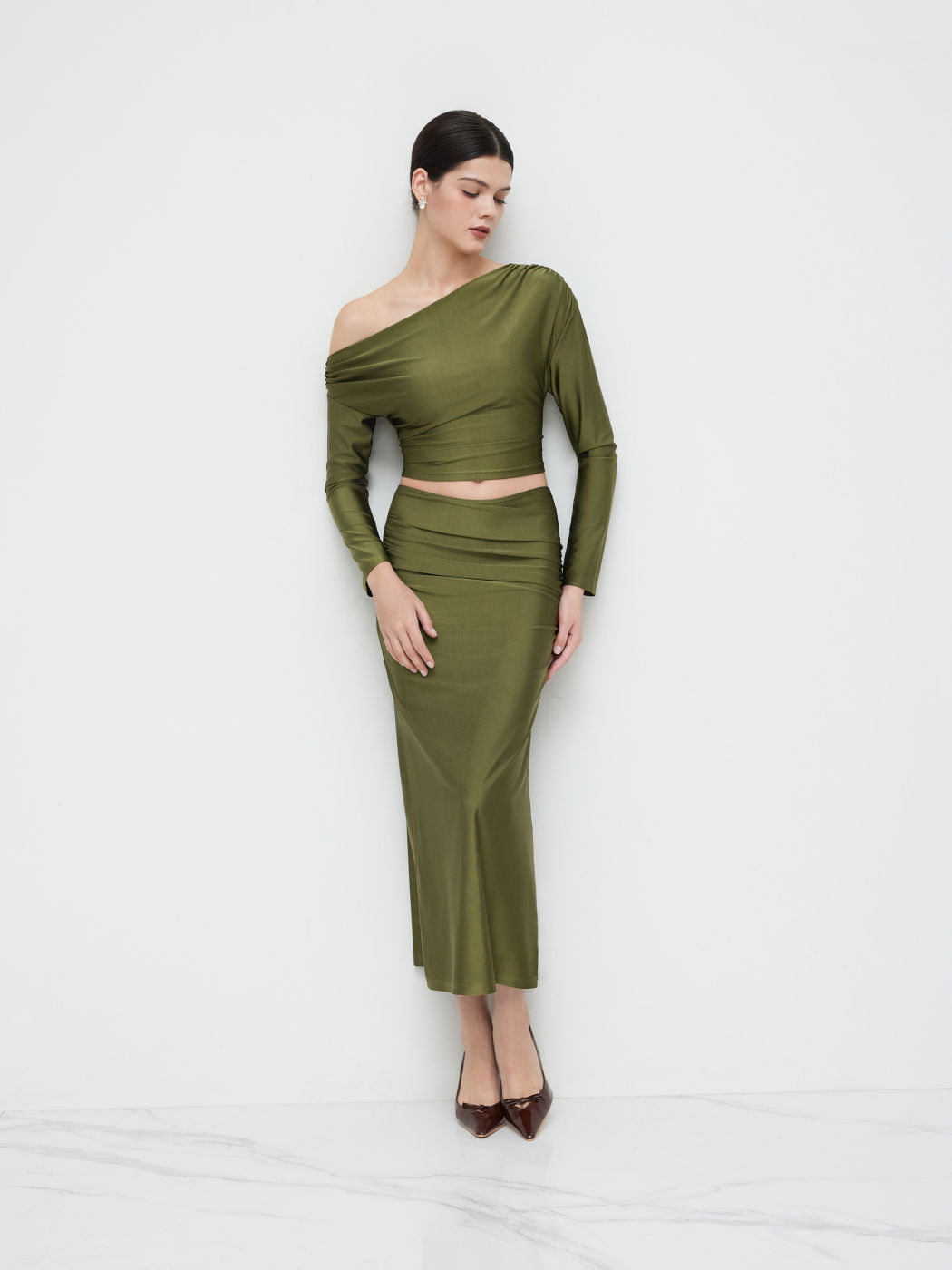Asymmetrischer Ausschnitt Langarm Crop Top & Mid Rise Rüschen Maxirock