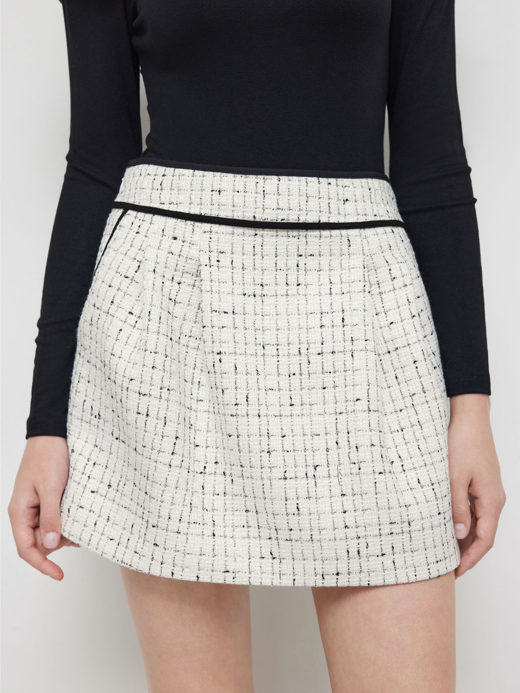 Tweed Mid Rise Contrasting Binding Pocket Mini Skirt