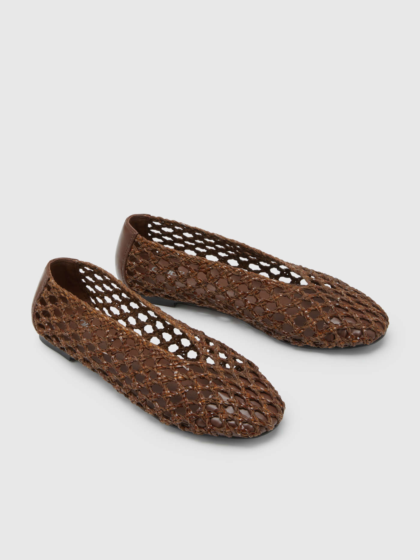 WOVEN FLATS