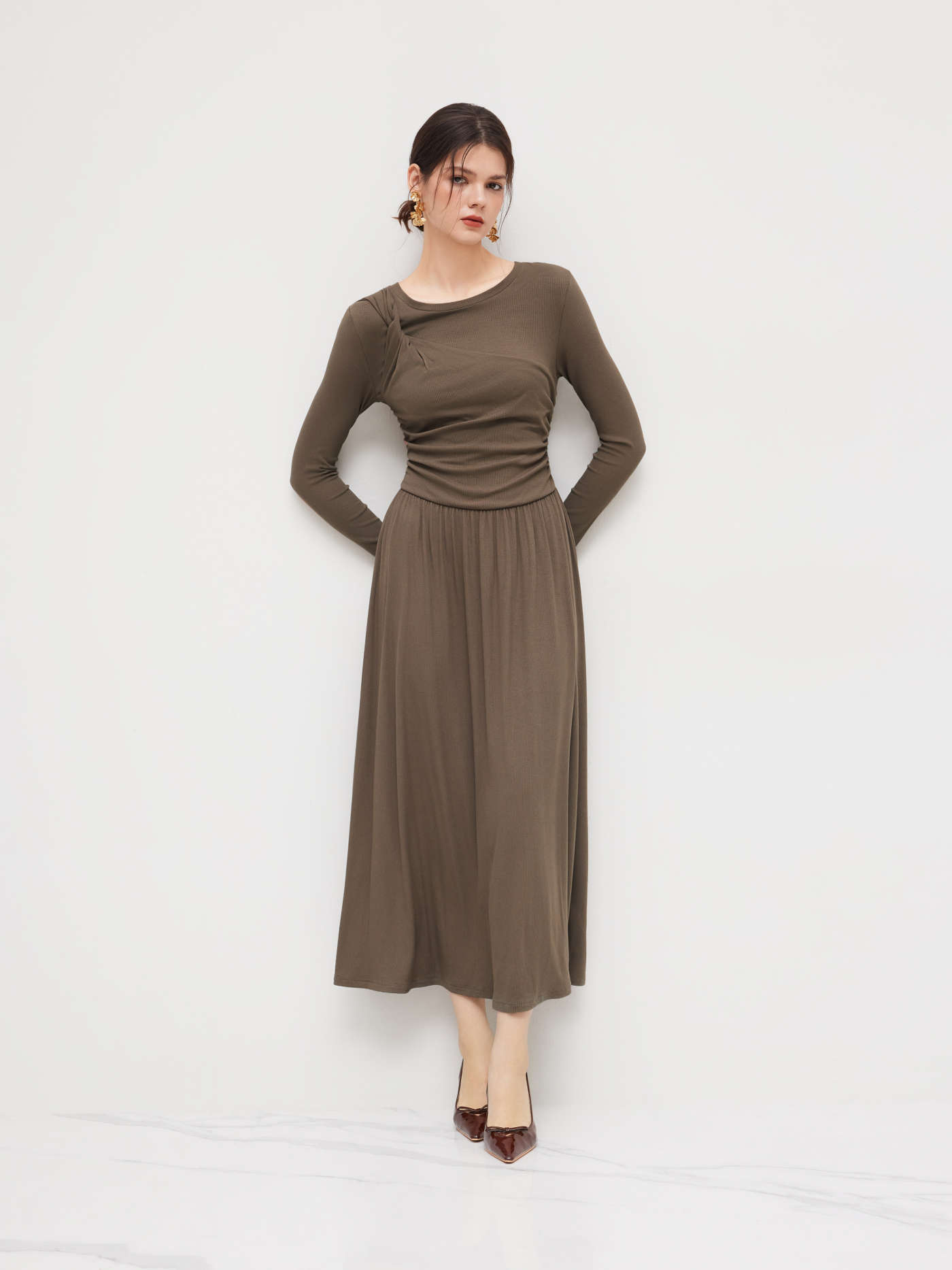 Round Neckline Twist Ruched Maxi Dress