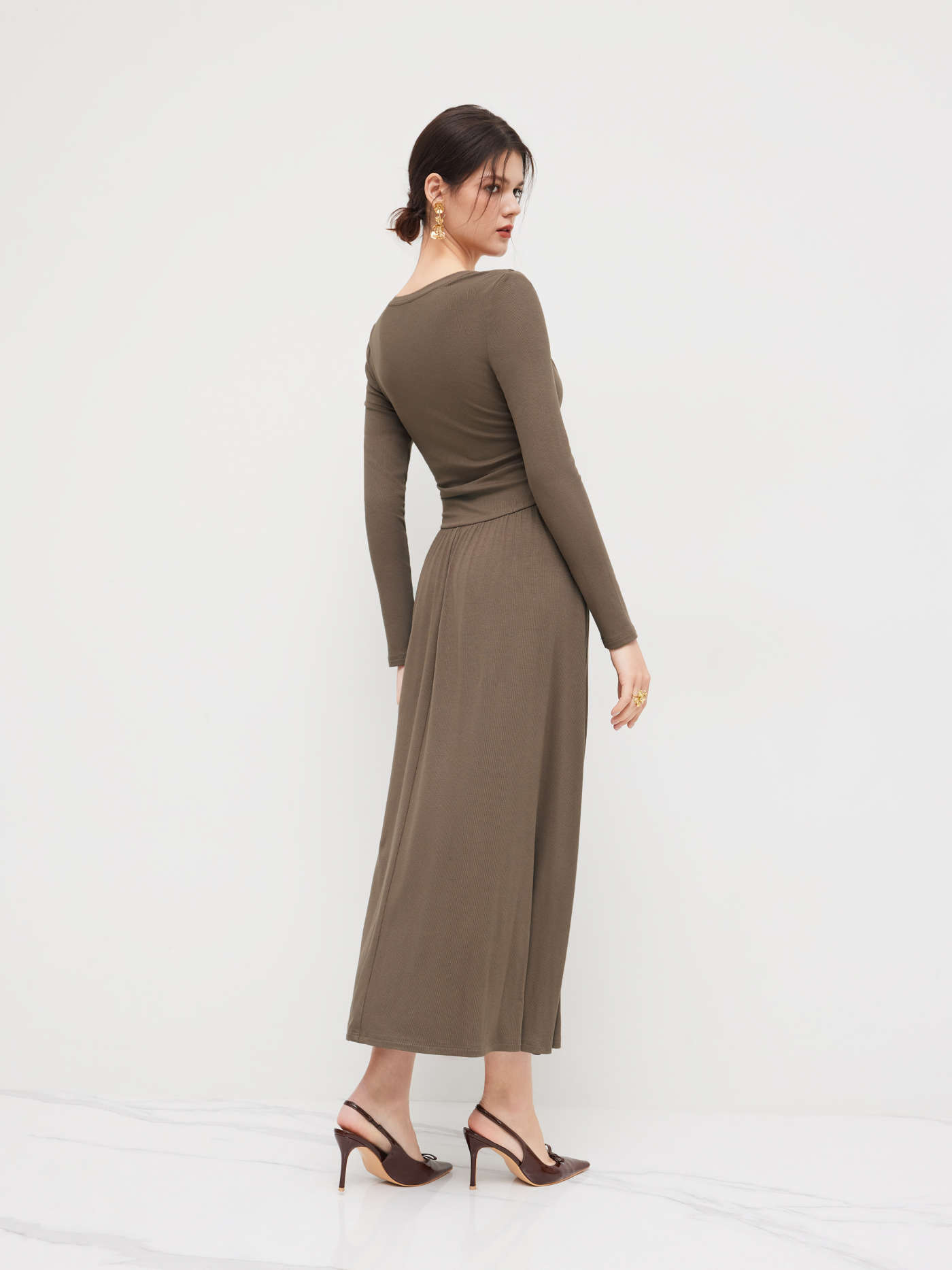 Round Neckline Twist Ruched Maxi Dress