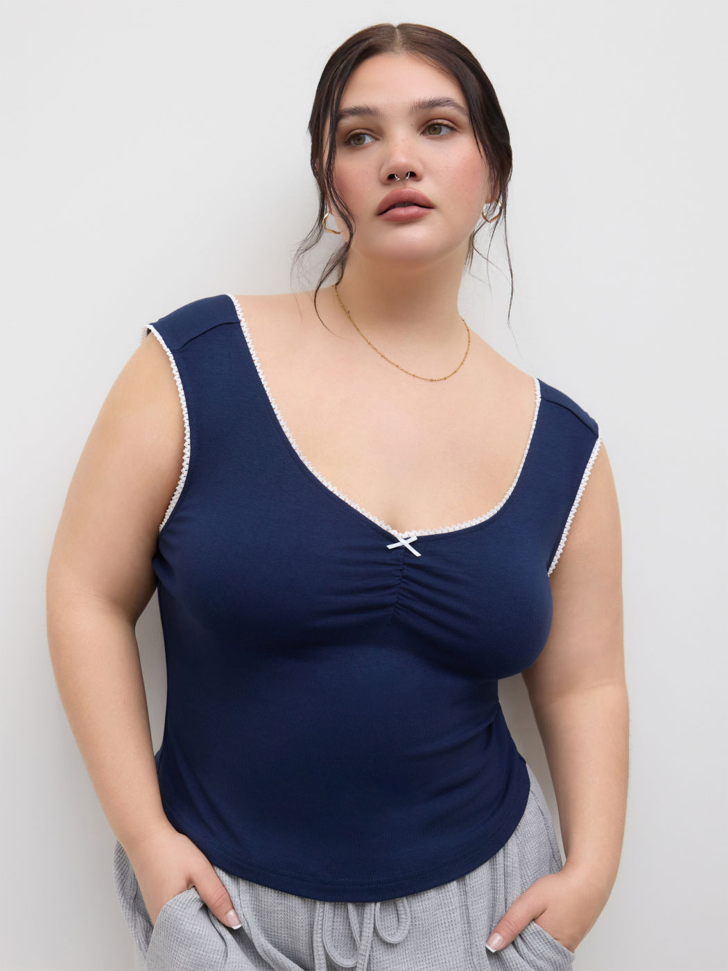 V-neck Contrasting Binding Tank Top Curve & Plus
