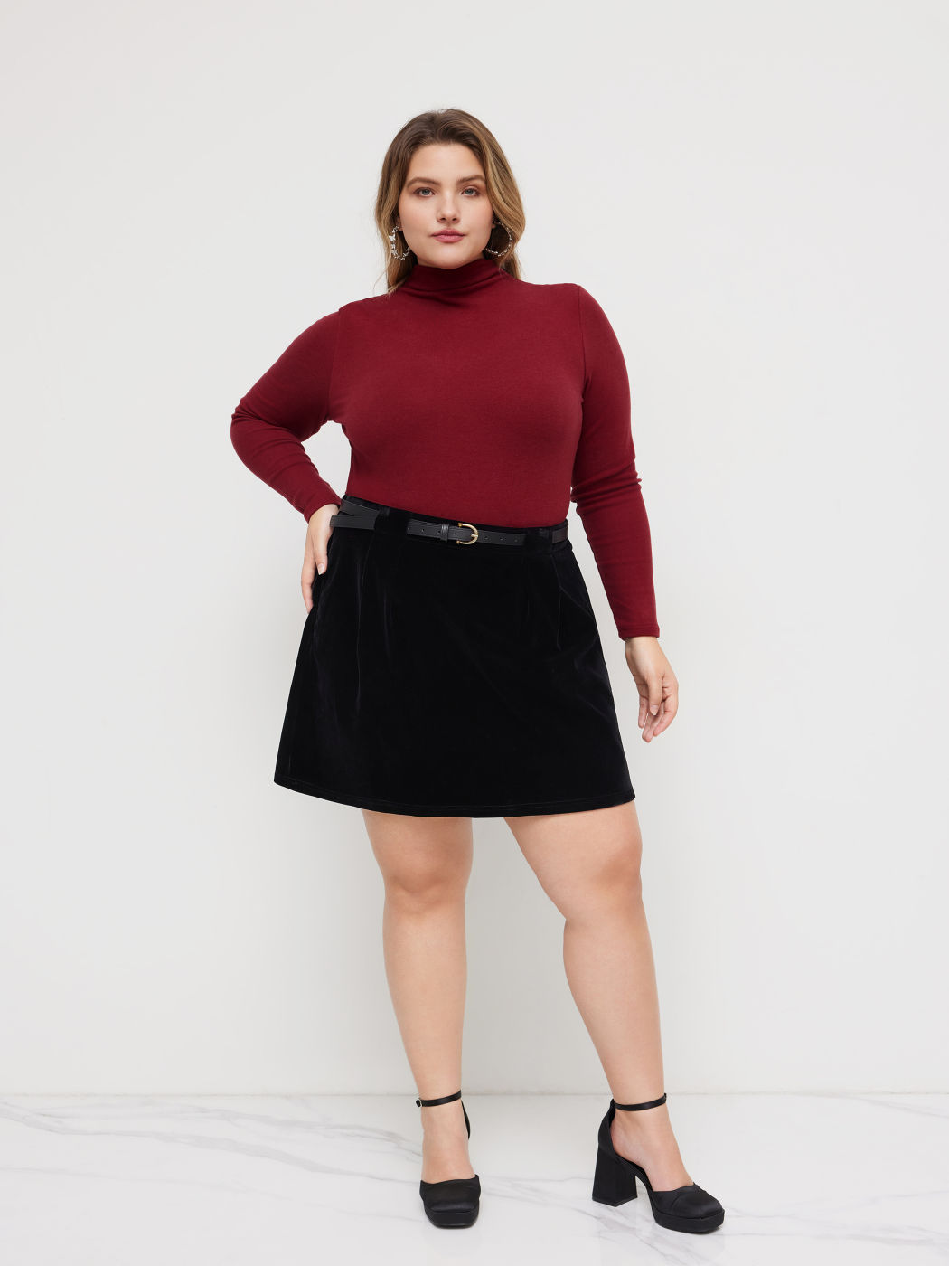 Minigonna in velluto a vita media con cintura Curve & Plus