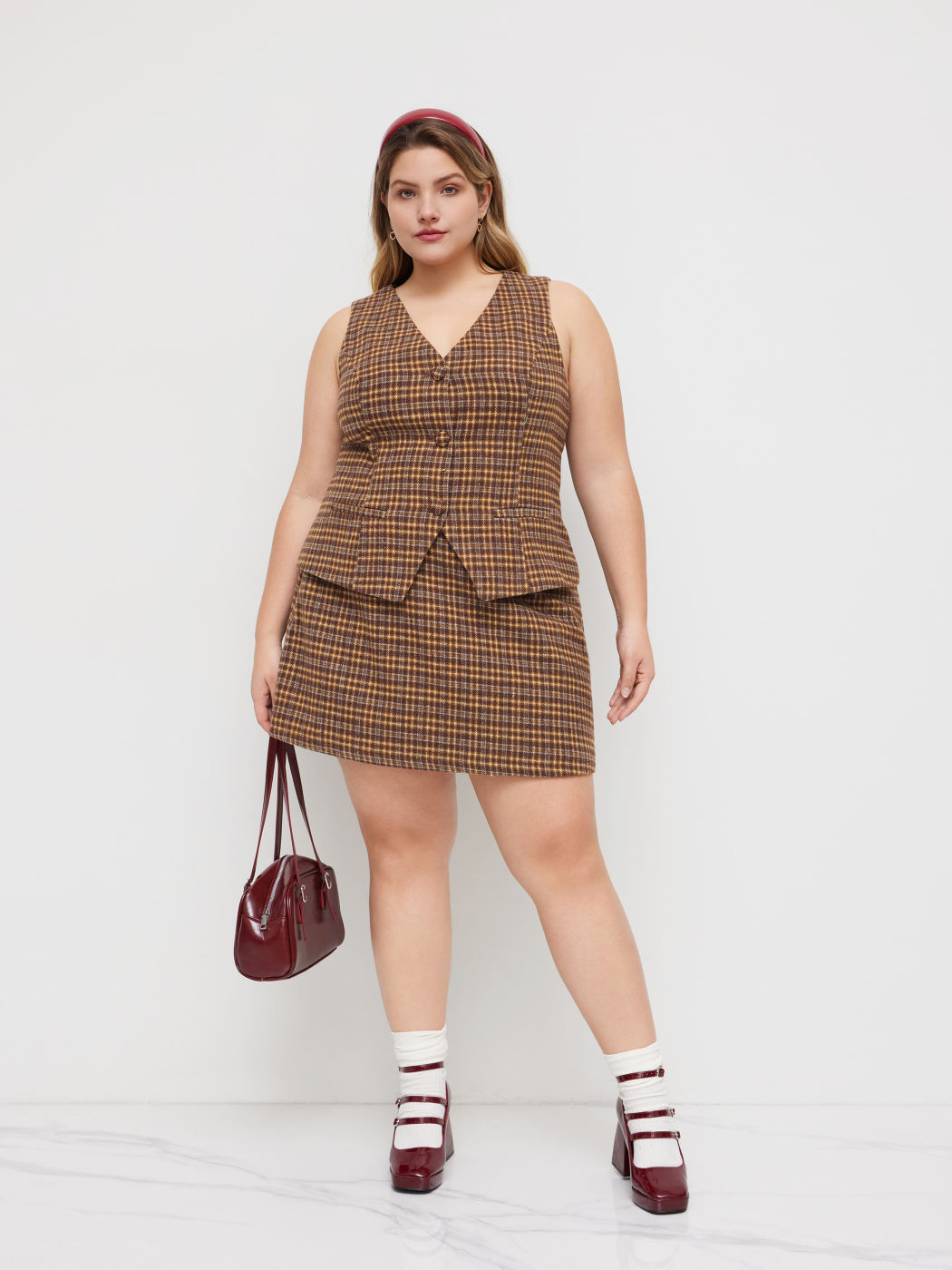 Gilet a quadri con scollo a V in lana e minigonna a vita media Set Curve & Plus