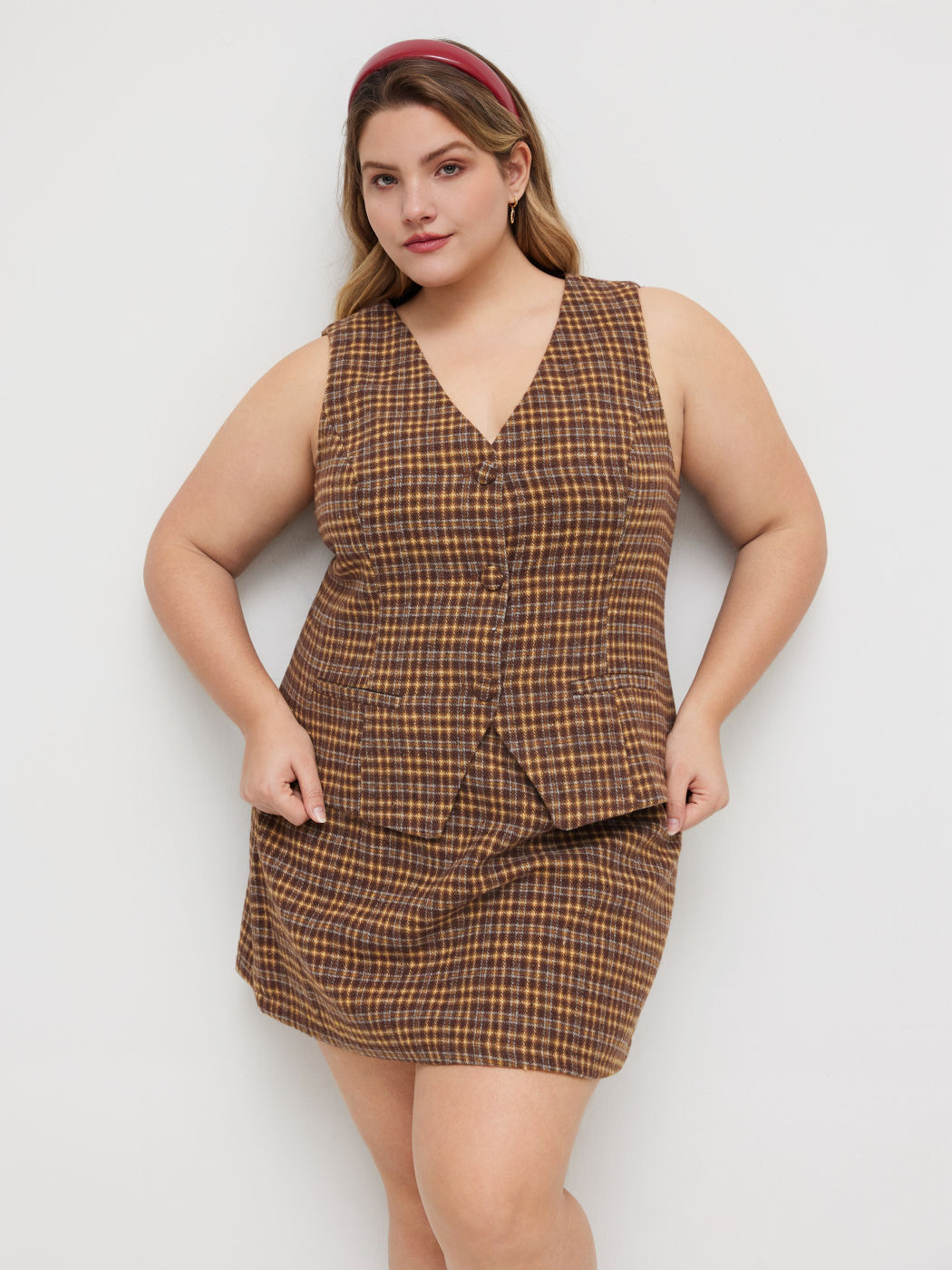 Gilet a quadri con scollo a V in lana e minigonna a vita media Set Curve & Plus