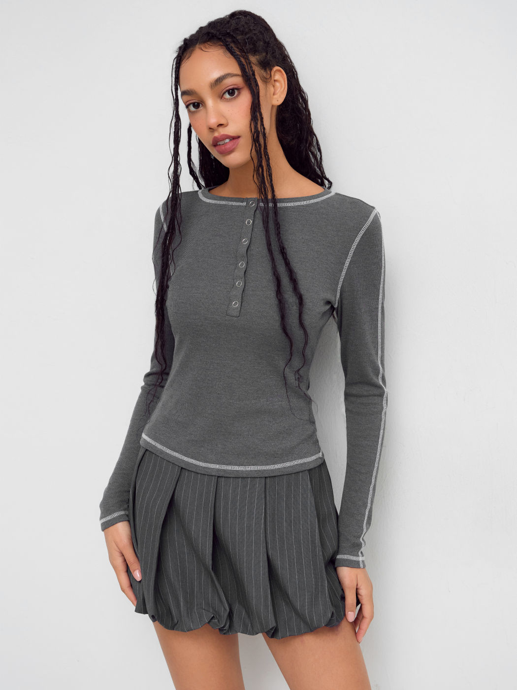 Round Neckline Contrasting Binding Half-buttoned Top