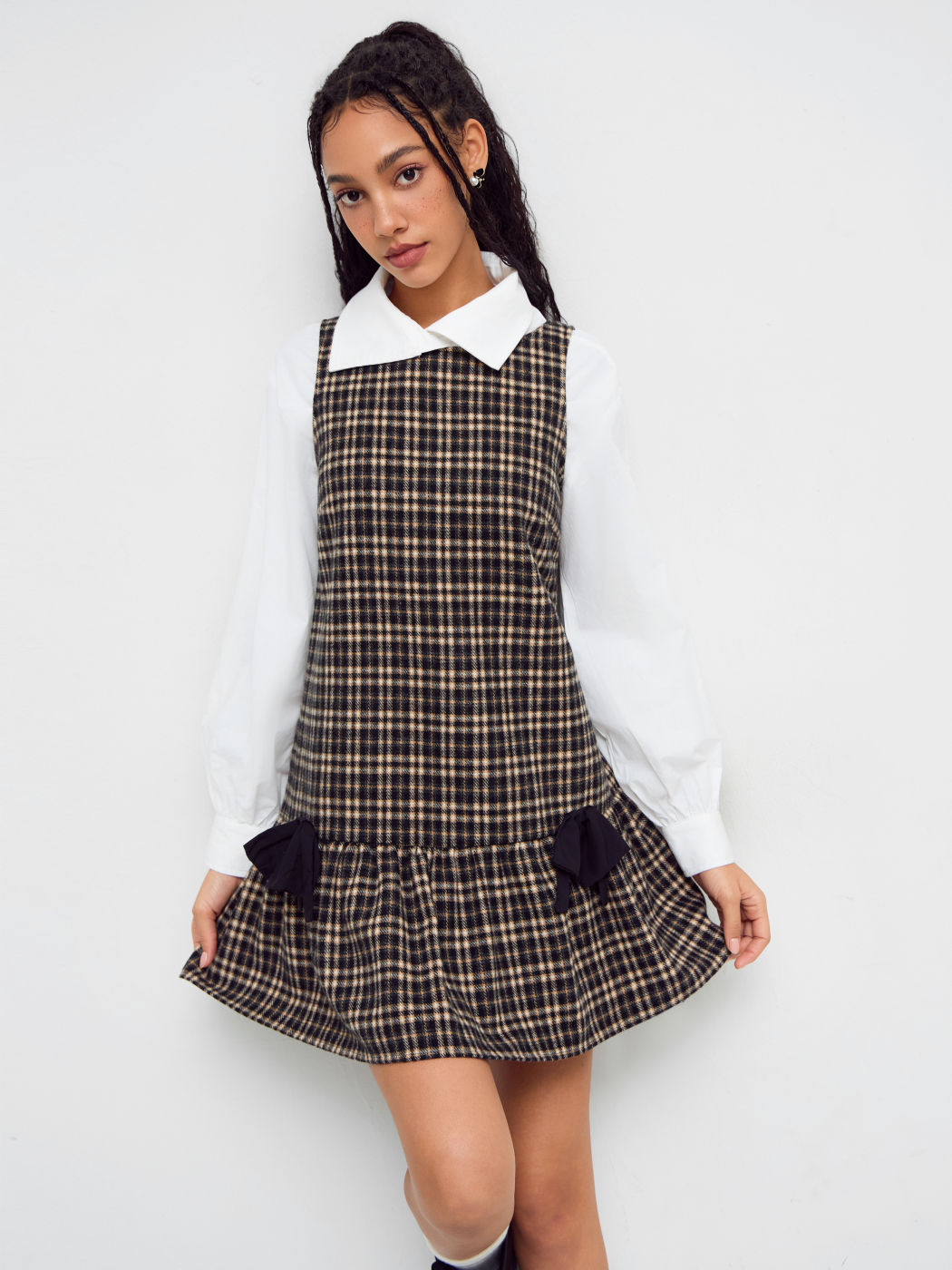 Wollähnliche Mini-Kleid mit Bootshals und Tartanmuster und Schleife
