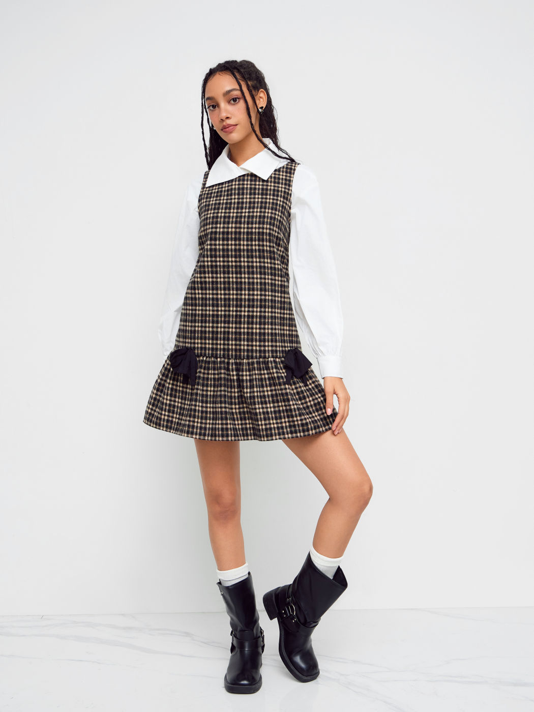 Wollähnliche Mini-Kleid mit Bootshals und Tartanmuster und Schleife