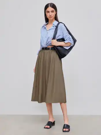Hochbundiger einfarbiger Maxi-Skirt mit Gürtel