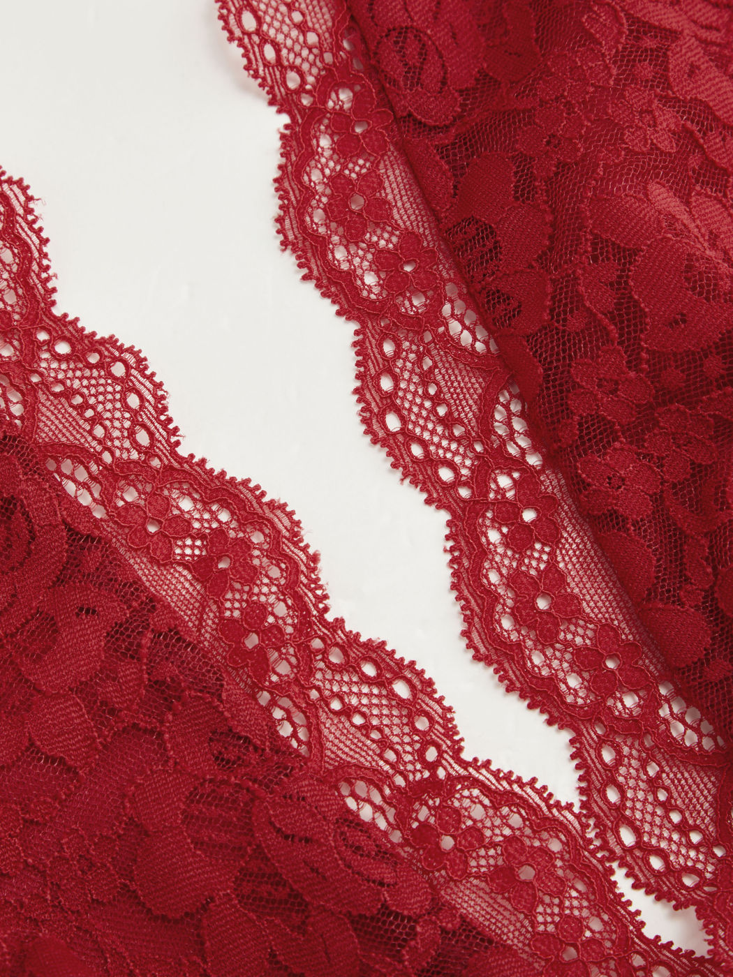 Halter Neckline Lace Knotted Top Curve & Plus